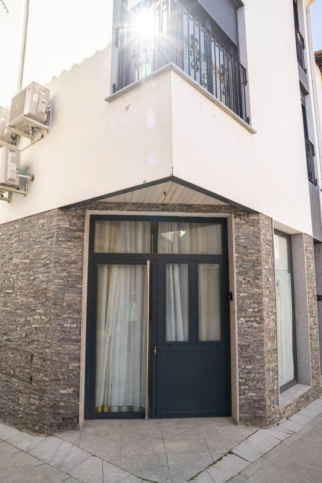 Apartamentos La Plazuela بانيوس دي مونتيمايور المظهر الخارجي الصورة